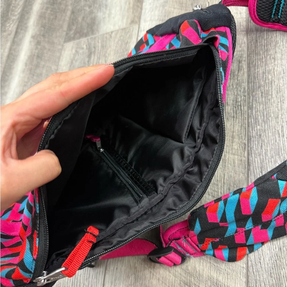 Chaco‎ Raglands Pink/Black Print Sling Bag